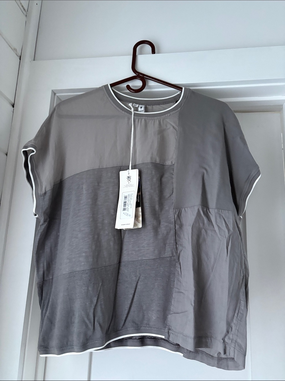 European Culture Gray Patchwork Short-Sleeve Tee with White Trim
